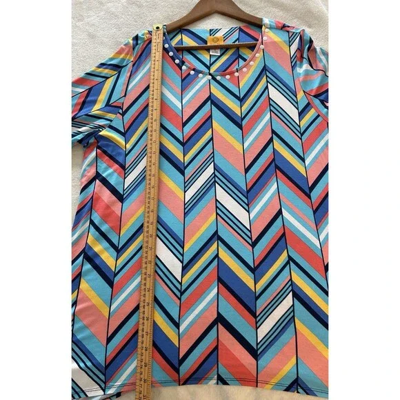 Ruby Rd Woman Blouse Size 1X Tunic Relaxed Asymmetrical Chevron Colorful Flowy - Picture 4 of 13
